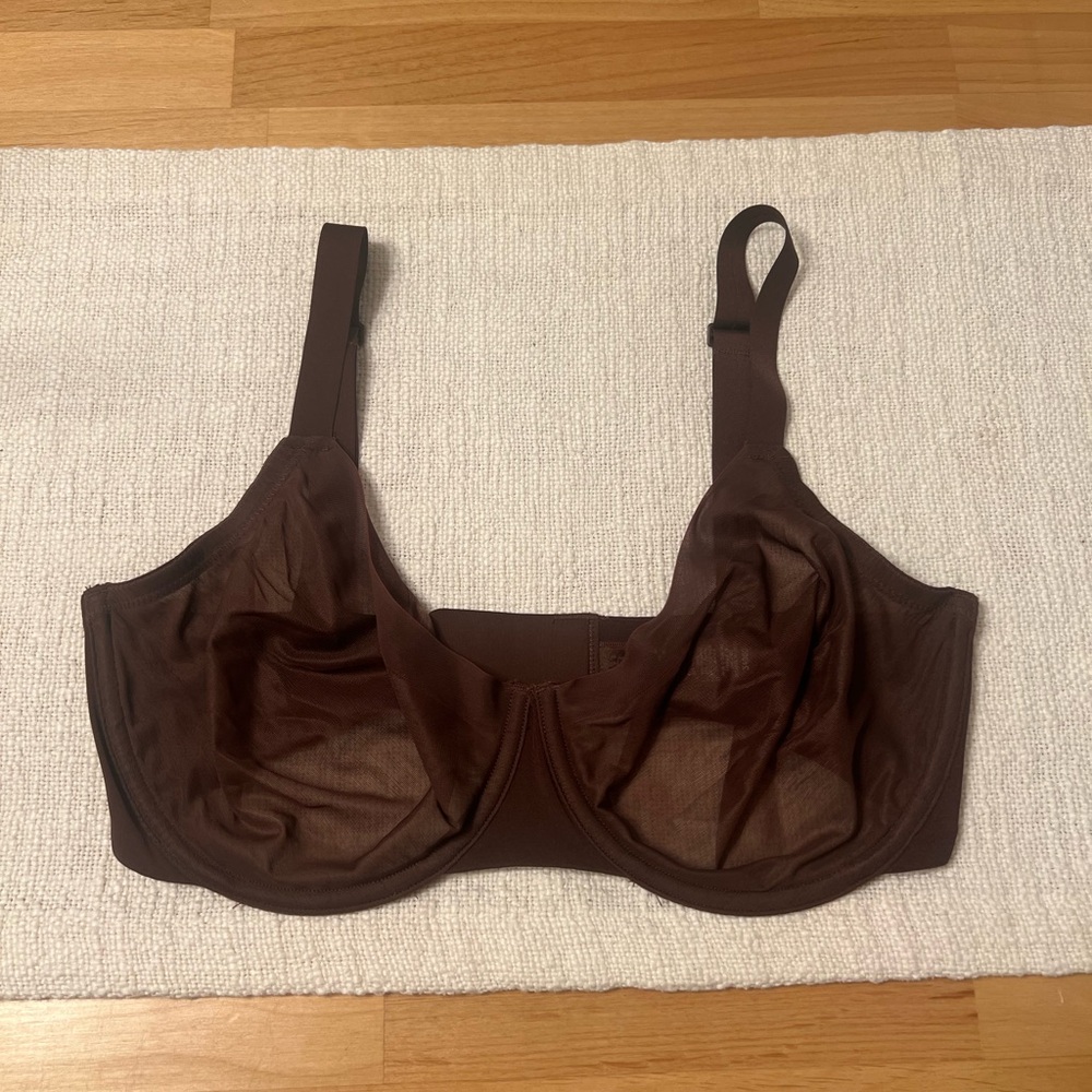 SKIMS No Show Unlined Demi Bra - Picture 5 of 7